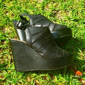 Size 8 Black Gianni Bini Platform Sandals